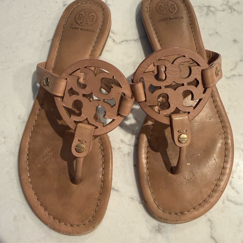 Tory Burch Leather Logo Thong Sandals in Brown